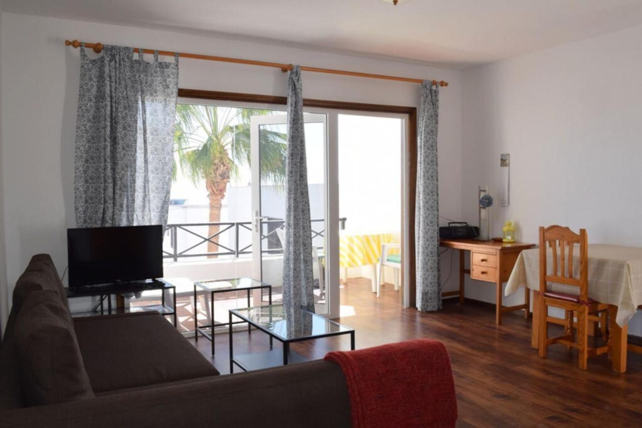 Apartamento Reni Tias Luaran gambar